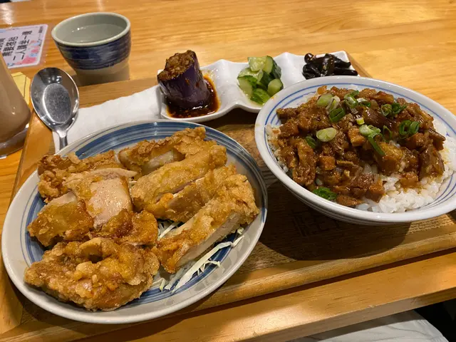 鹽酥雞扒滷肉飯