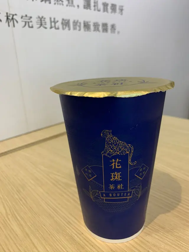 桃🍑同烏龍茶確實係完美嘅配搭,
茶底清香順滑,
最讚嘅係白桃係鮮桃黎架,香甜可口,
飲落仲帶一絲絲桃肉,正!超推薦!👍🏻