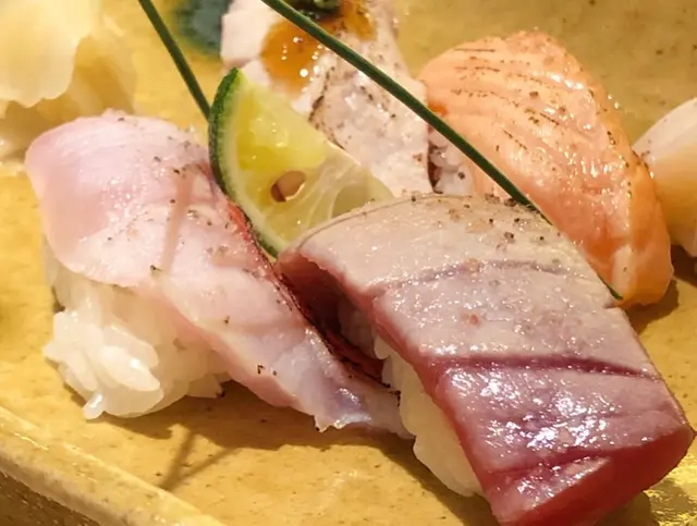 炙燒壽司拼盤五頁