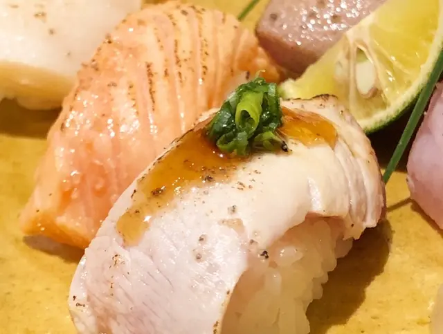 炙燒壽司拼盤五頁