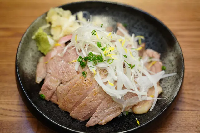 岩鹽燒熊本黑毛豬丼