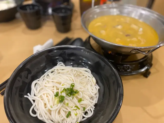 黃酒雞藥膳米線