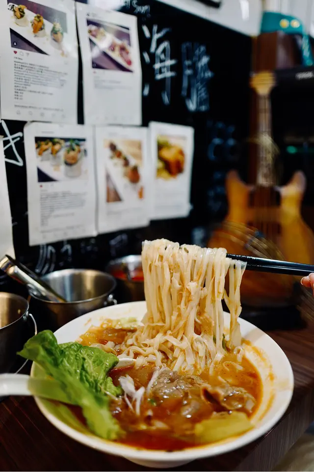 越式窩蛋生牛肉牛骨湯河粉