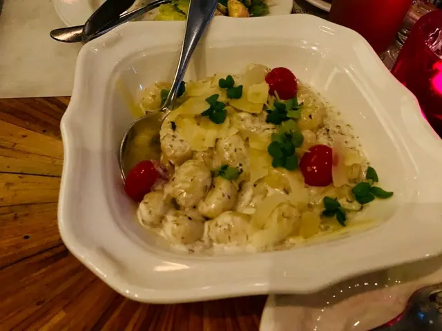 個黑松露忌廉汁一流，「薯仔波」就麵粉味好香