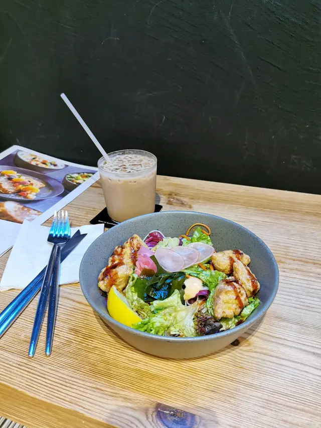 脆魚柳豆腐沙律