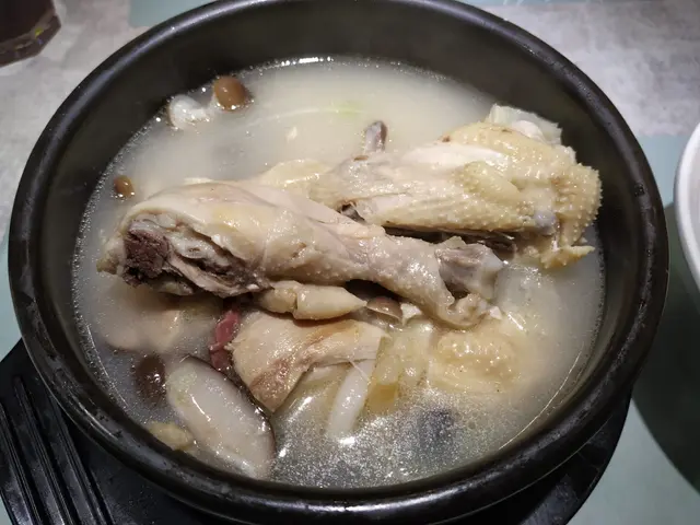 花膠雲腿雞鍋