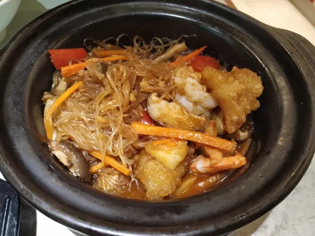 沙茶冬粉蝦球紅魚鍋