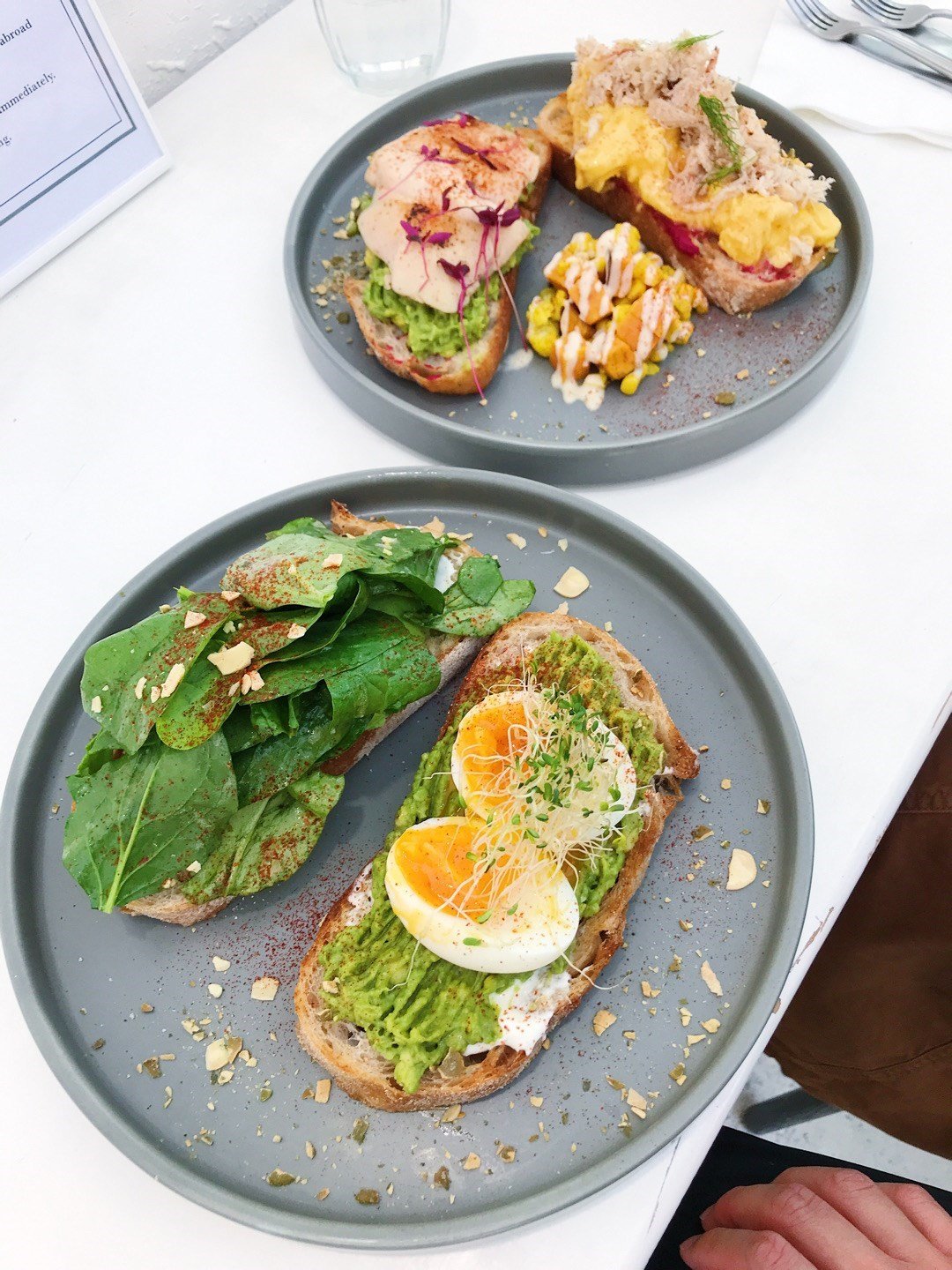 Krønike Primitiv Madison the toast tailoring - 3 toppings (soft-boiled eggs, baby spinach & avocado)  on sourdough bread with lemon cream cheese spread - APT. (月街)'s photo in  Wan Chai Hong Kong | OpenRice Hong