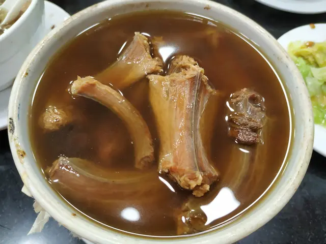 燉過山烏蛇湯