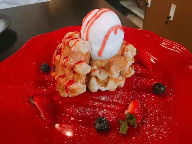 草莓窩夫配雪糕