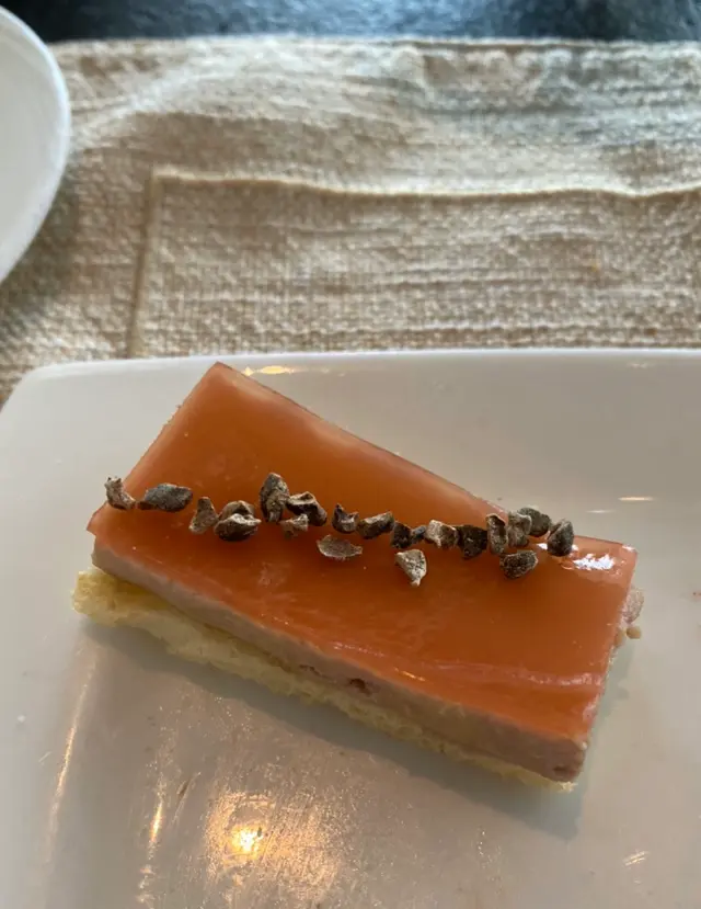 法國鵝肝大黃啫喱配可可脆脆