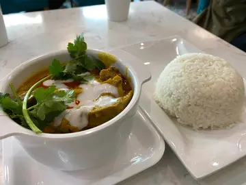 黃咖喱牛腩飯