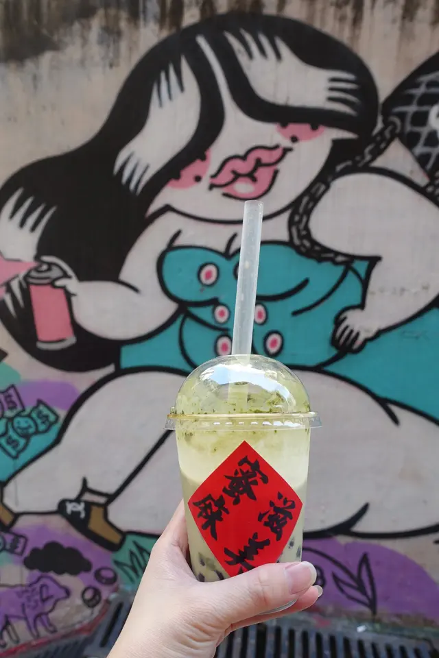 可走到附近的三家里欣賞壁畫啦!