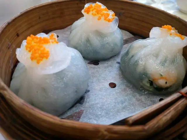 呢個鮮蝦菜苗餃應該係即叫即整，雖然等好耐，但係都值得嘅！係幾好食啲菜好鮮