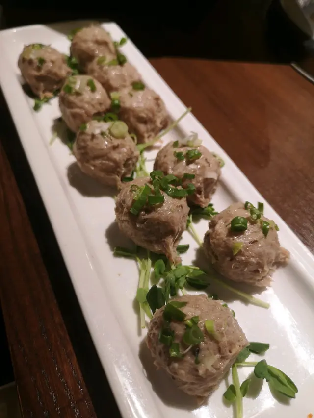 呢個羊肉丸真係要一試,肉質好嫩滑,食落唔會死實實,仲好重羊味,丸入面仲加咗少少子然粉同埋黑松露,為一粒普通嘅羊肉丸帶來唔同的味道,從而提升口感層次。