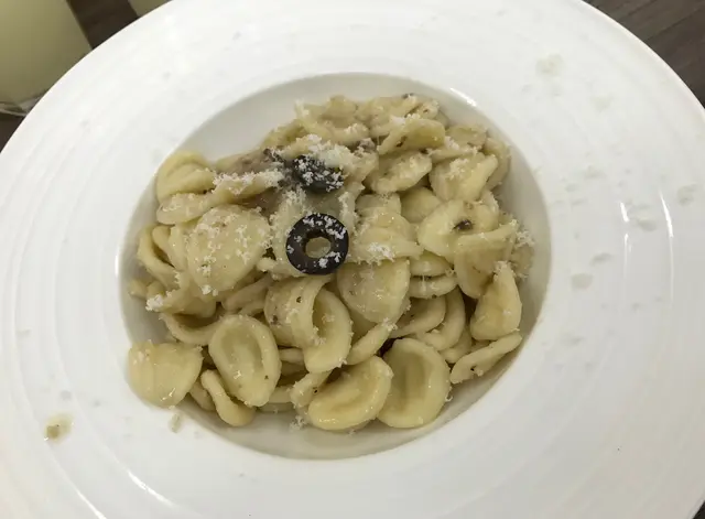 意大利手工貓耳朵配鯷魚橄欖汁
