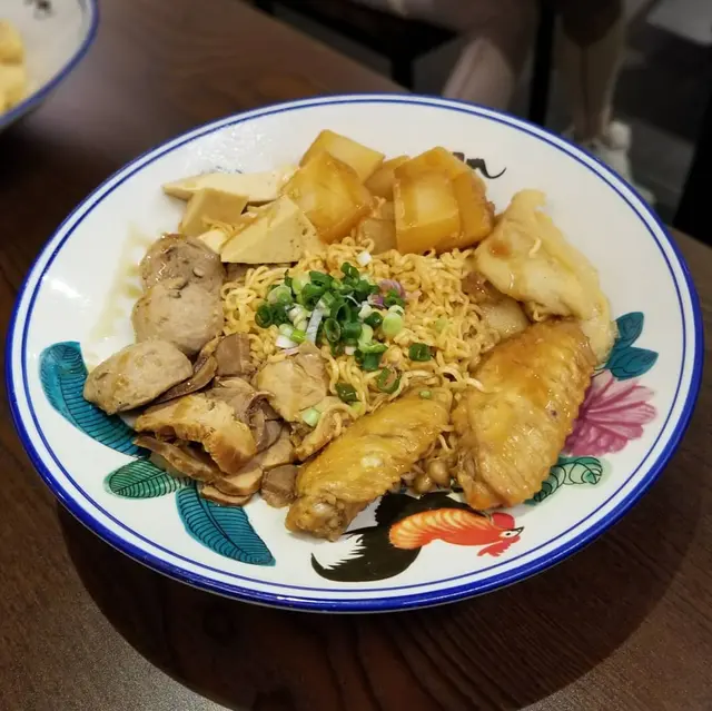 百頁豆腐($12),白蘿蔔($9),甜不辣($11),彈牙貢丸($10),豬腱肉($10),雞翅膀($10),王子麵($12)