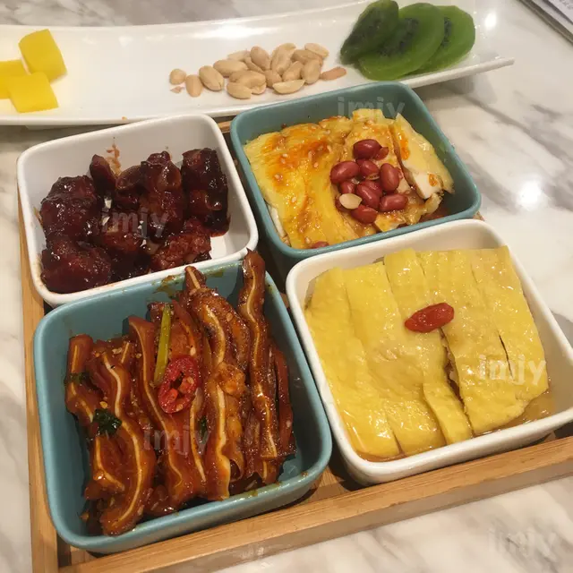 糖醋排骨丶花雕白雞丶口水川雞丶涼拌豬耳