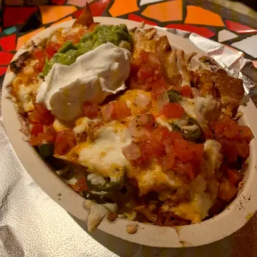 Corn  chips  nachos  with  pulled  pork
