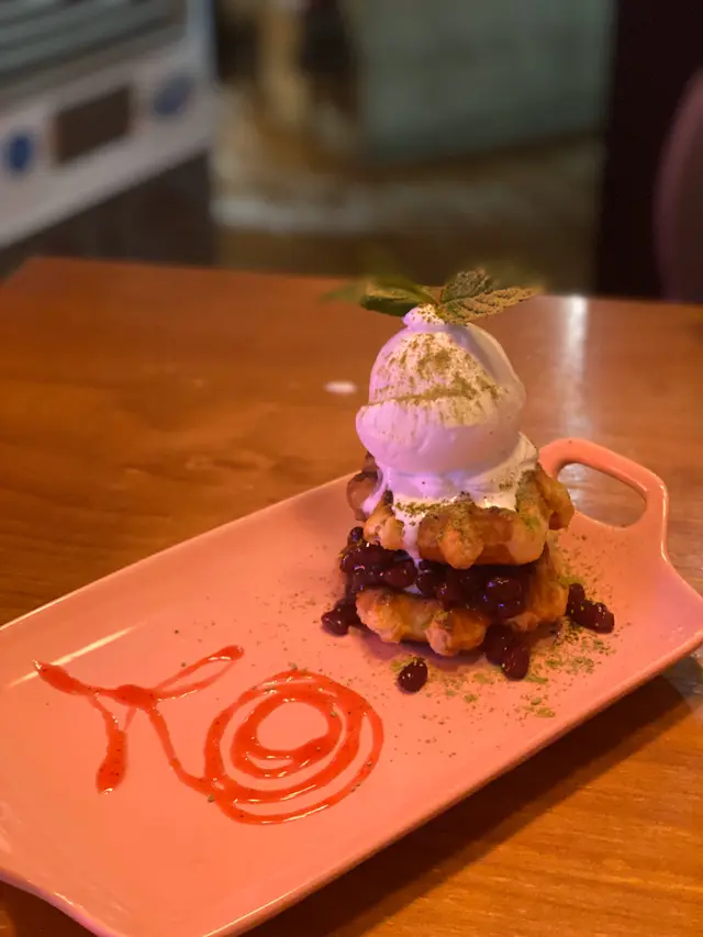 日式綠茶紅豆比利時窩夫配雪糕