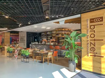 聖誕璀燦拼盤$1088(4-6人份)或者鮮茄帶子扁意粉$228任何一款享有8折優惠