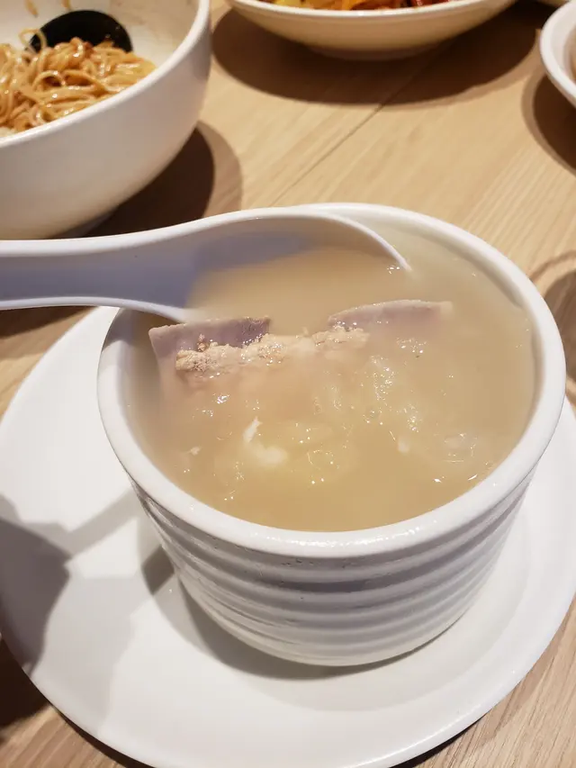 沙參玉竹雪耳豬骨湯