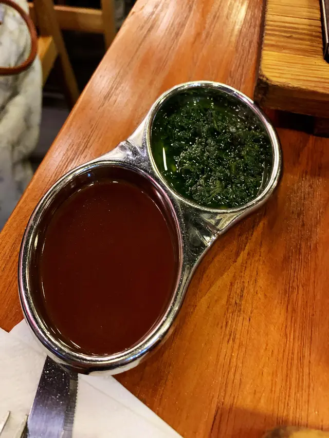 紅酒牛肉汁和阿根廷青醬