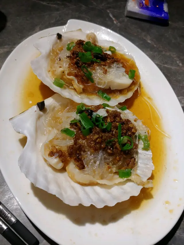 元貝蒸多左30秒，有少少overcook,但係橙色果舊平時唔食，但今次係整得好滑，所以食埋，黑蒜果汁好好味