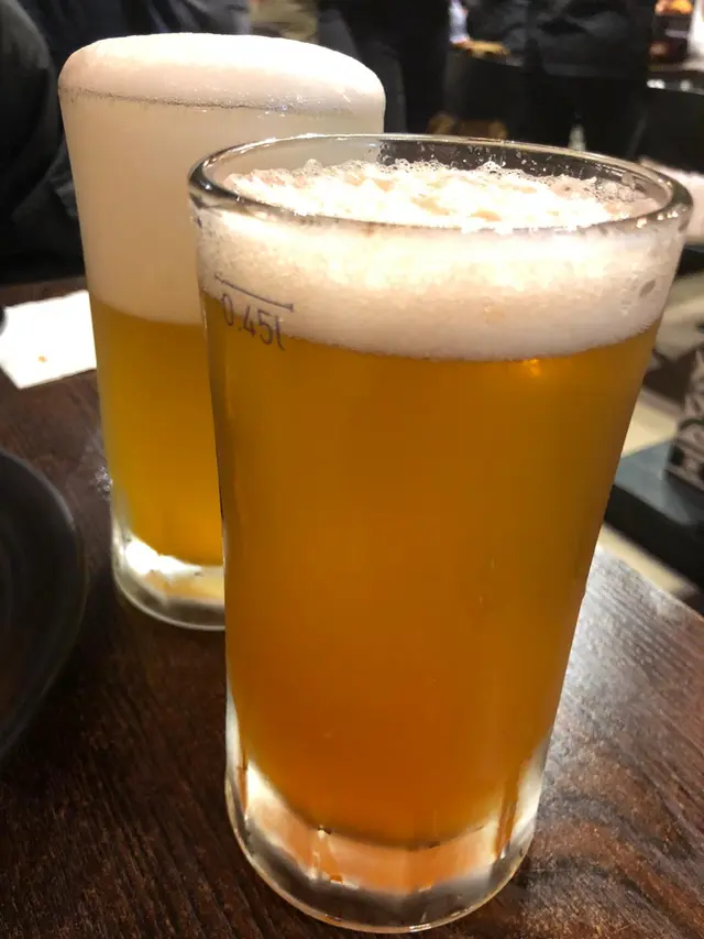 西柚啤酒和芒果啤酒。食雞最正就配啤酒,見有得買一送一自然去買啦。飲果汁啤酒最驚就有藥水味,不過我同朋友叫的西柚啤酒和芒果啤酒完全冇藥水味,甜甜清新,可以話係好好飲。好合適女生﹗