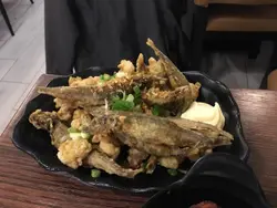 炸鸡软骨配上沙律酱