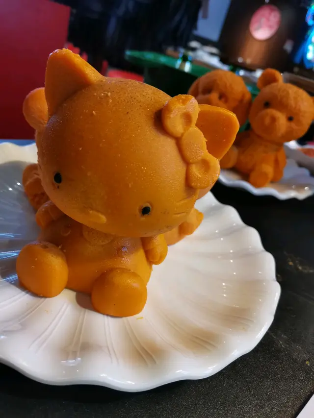 麻辣湯底，hello kitty