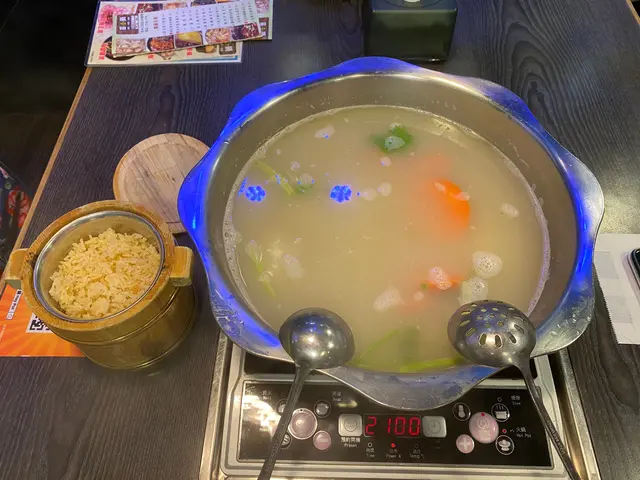 招牌花膠鯊魚骨膠原湯鍋+甘香泡飯