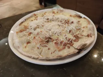 Garlic Snowing Pizza