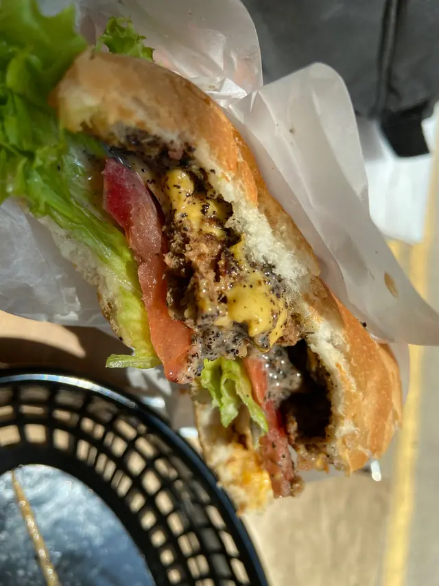 黑松露芝士牛堡