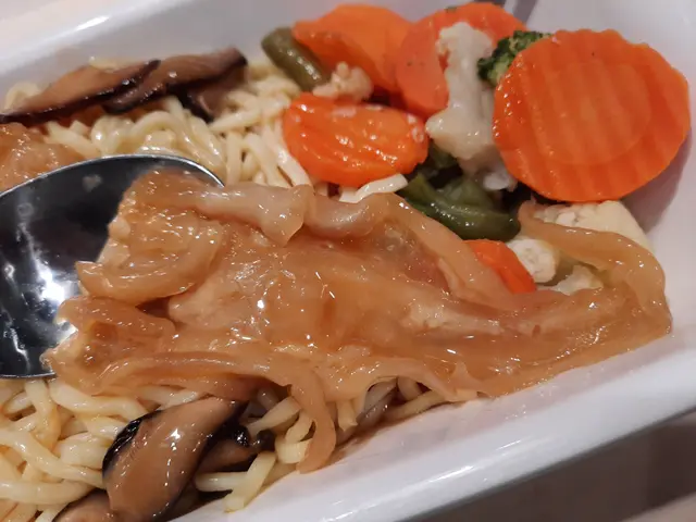 炆花膠冬菇伊麵