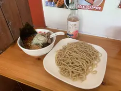 黑油豚骨沾麵