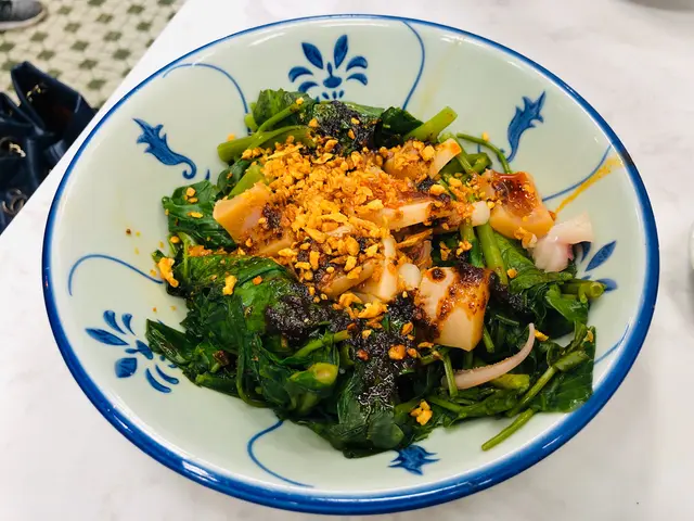 玻璃魷魚配通菜