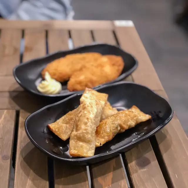 脆軟骨菜肉棒餃子