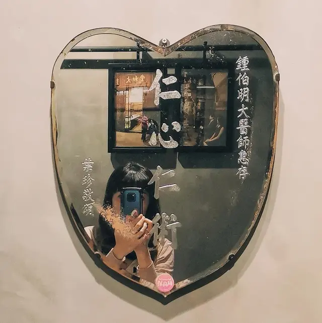 仁心仁術心型鏡牌,係店內必影嘅item!