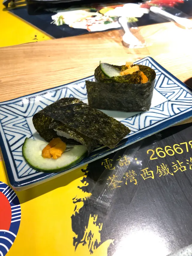啲海膽真係少到就快見唔到，依個咁嘅擺放位置係上碟嘅實況