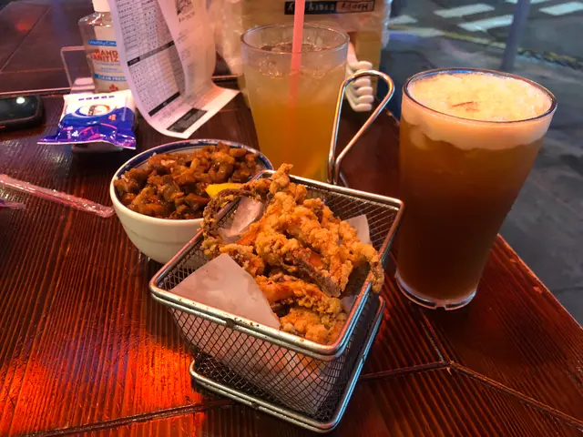 我自己本身好怕食好硬嘅魷魚,感覺會好難消化。但係呢度嘅魷魚非常彈牙,唔會炸到乾晒。見到好多人都有見到呢個