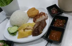 泰式無骨豬脾、炸蝦餅、豬頸肉、招牌海南雞脾 配 白飯
