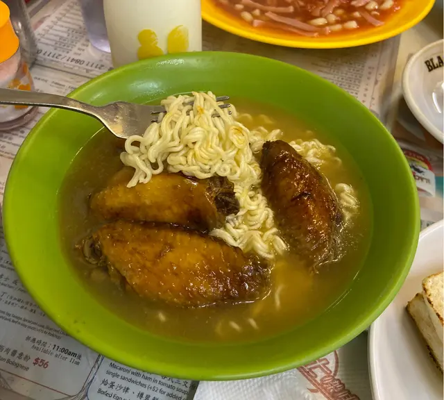 瑞士雞翼公仔麵