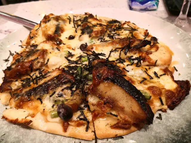 很美味，略嫌芝士太多了，令pizza 太重，拿上手薄餅皮承托不足