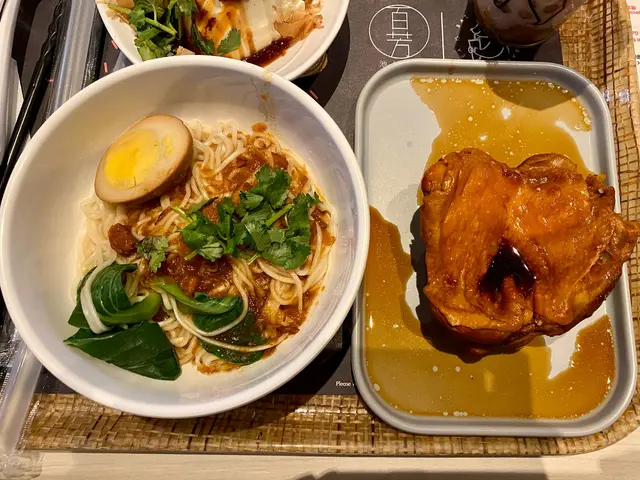 肉燥滷雞扒乾拌麵