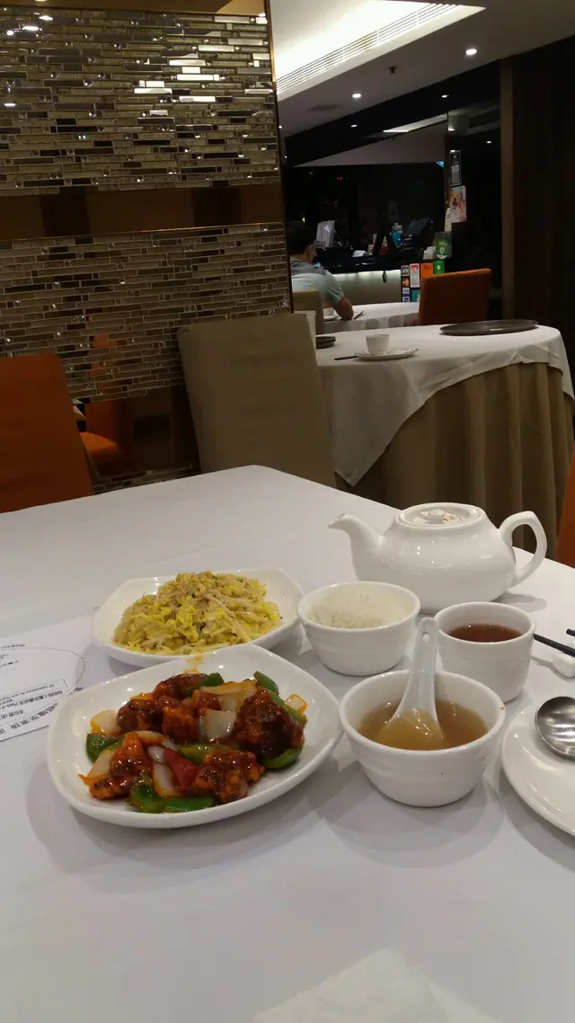 士多啤梨生炒骨 蟹肉炒桂花素趐
