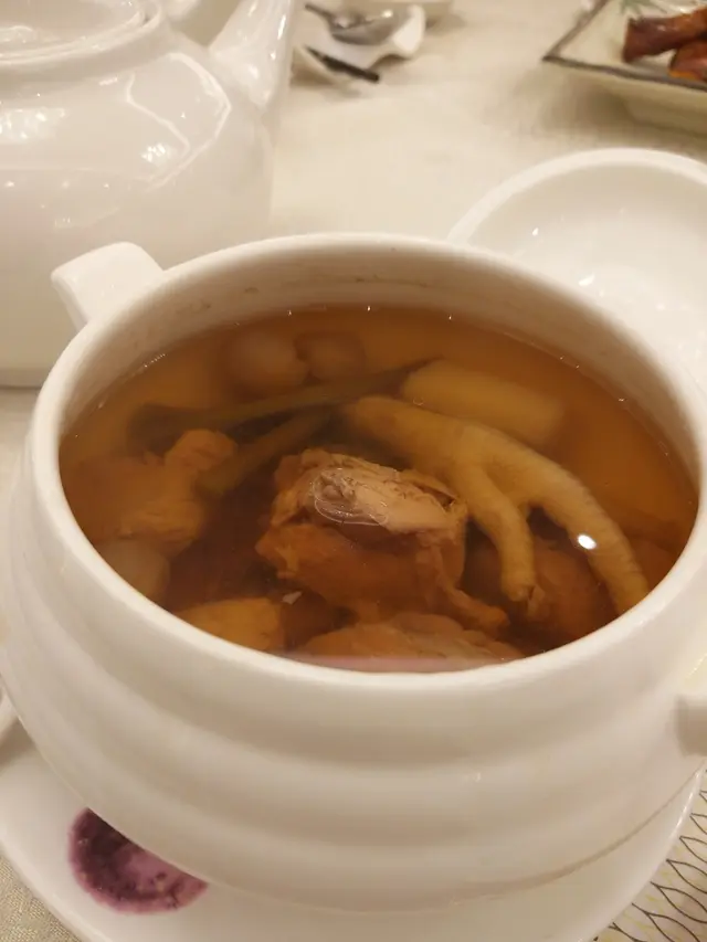 鮮石斛燉豬腱湯