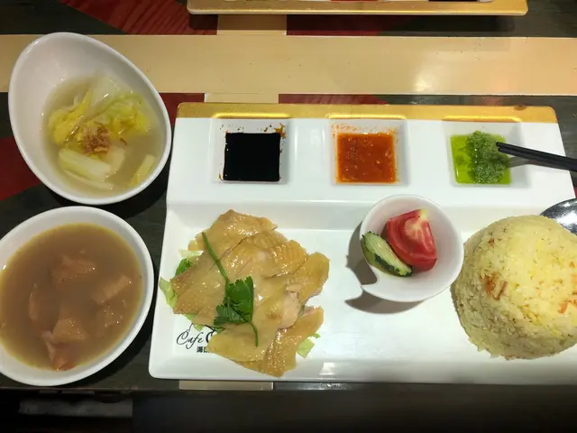 招牌無骨海南雞飯