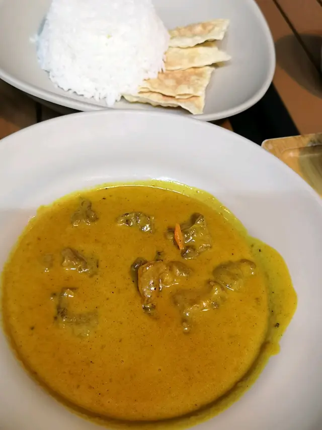 咖哩牛筋腩配雪魚干飯