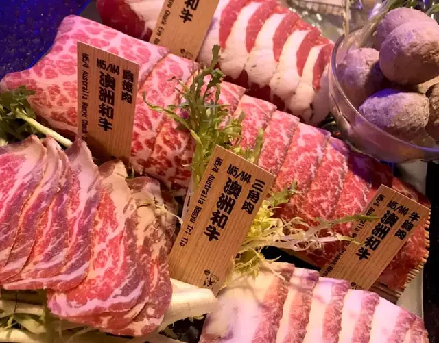 洪鼎盛肉併盤丙:澳洲和牛肩後肉、澳洲和牛牛肩卷、澳洲和牛三角肉、澳洲和牛牛胸肉、澳洲和牛牛丸